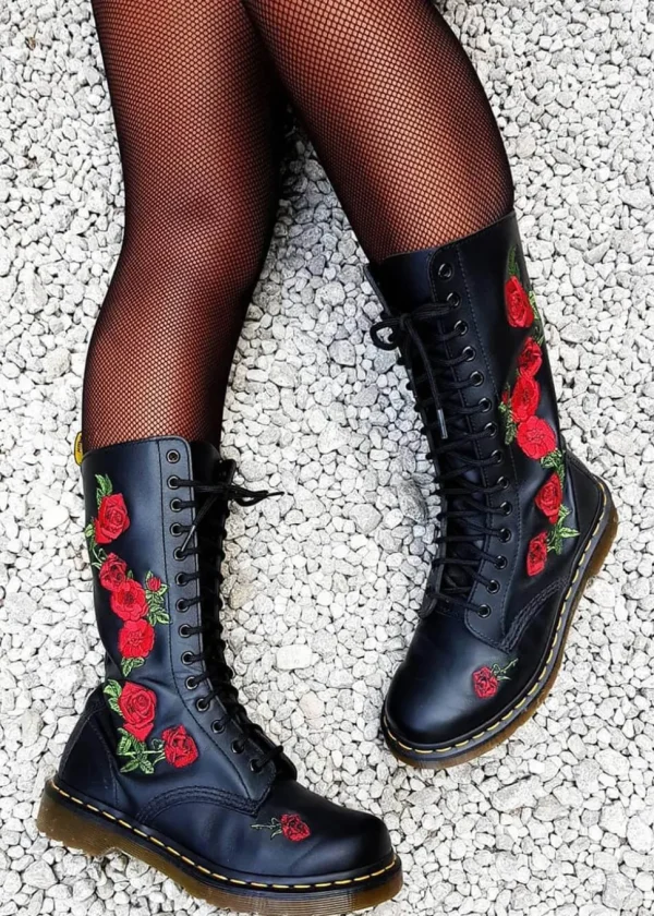 Dr. Martens 1914 Vonda Boots Black