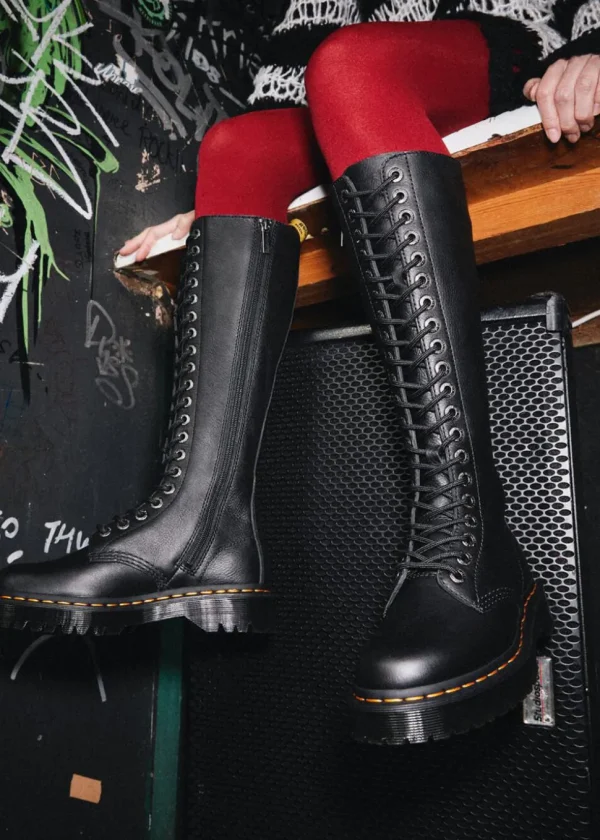 Dr. Martens 1B60 Bex Pisa 20-Gaats Platform Boots Black