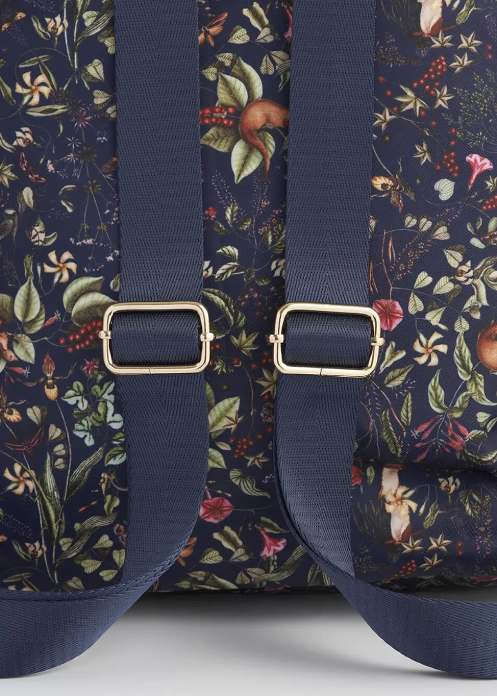 fable_england_wolf_garden_2-2.webp Fable England Wolf Garden Backpack Navy