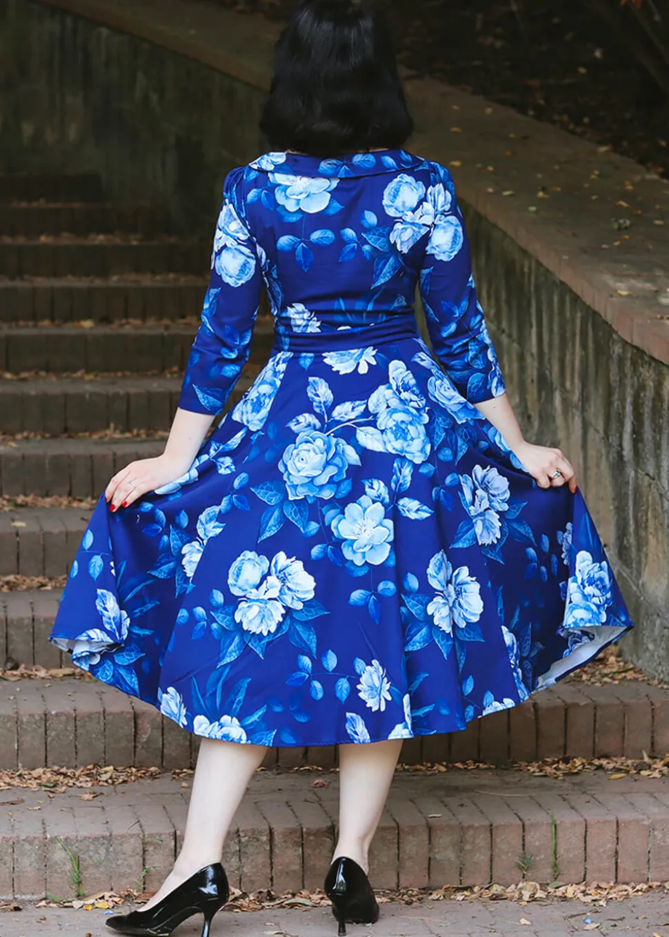 hearts__roses_dafney_flor_3.webp Hearts & Roses Dafney Floral 50's Swing Dress Blue