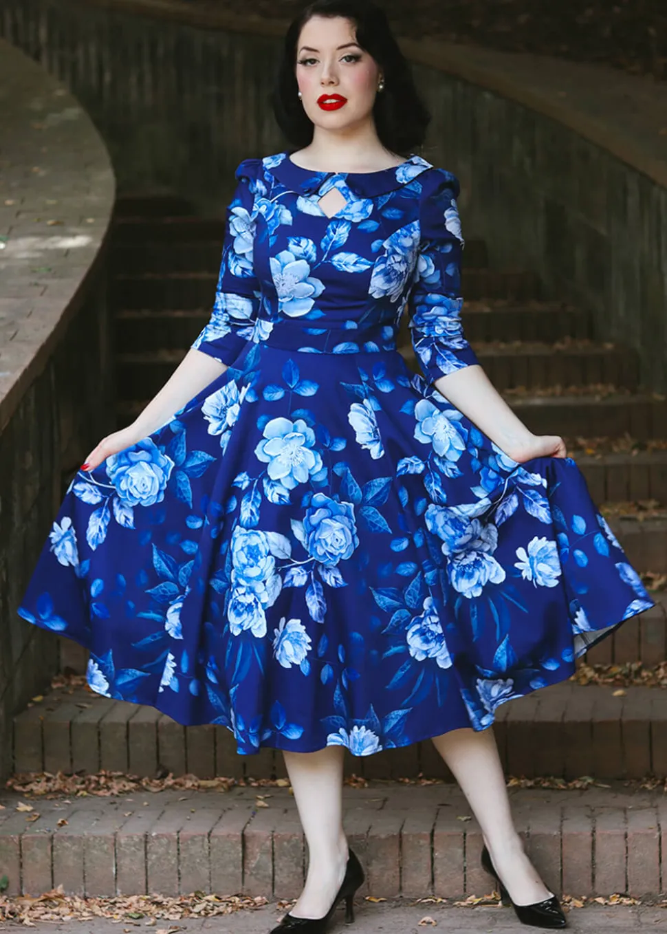 hearts__roses_dafney_flor_5.webp Hearts & Roses Dafney Floral 50's Swing Dress Blue