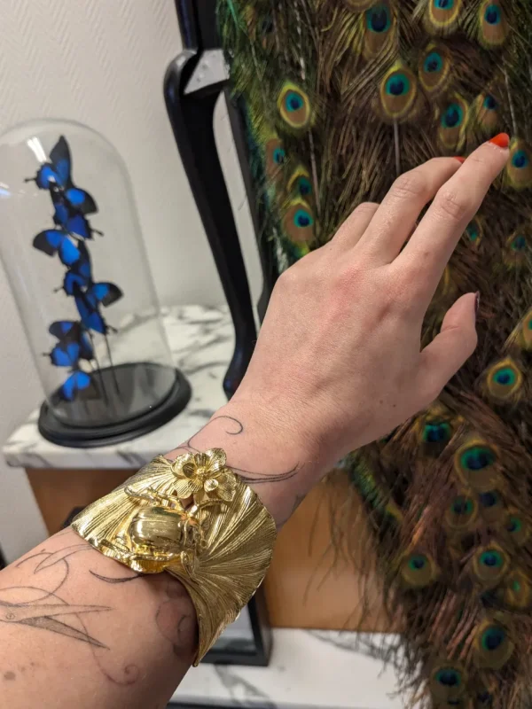 Lotta Djossou Paris Maybug on Leaf Bracelet Gold