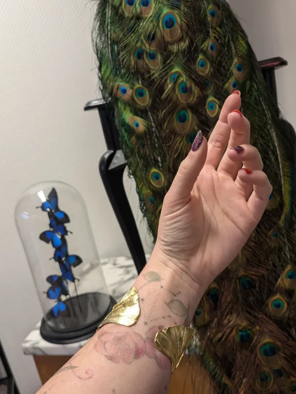Lotta Djossou Paris Maybug on Leaf Bracelet Gold