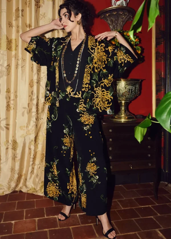 One Hundred Stars Chrysanthemum Crepe Short Kimono Black