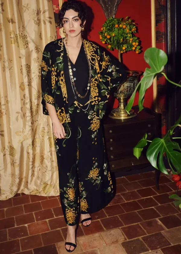 One Hundred Stars Chrysanthemum Crepe Short Kimono Black