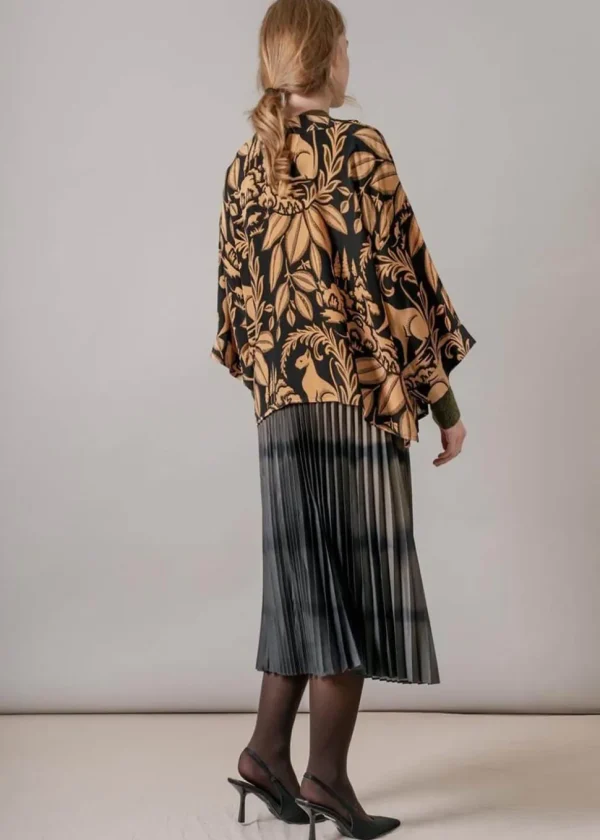One Hundred Stars Sphinx Crepe Short Kimono Black