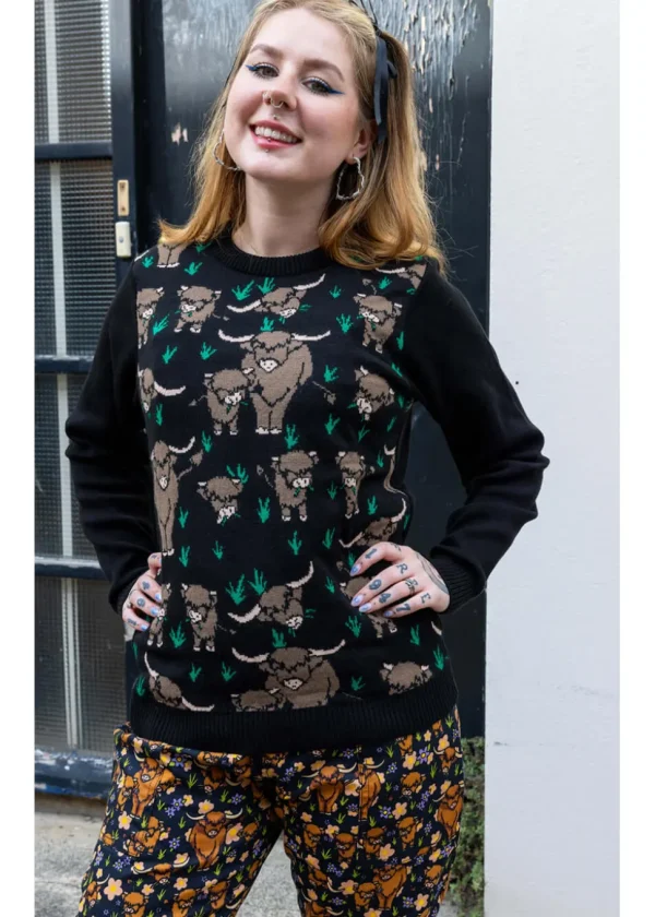 Run & Fly Highland Cows Sweater Black