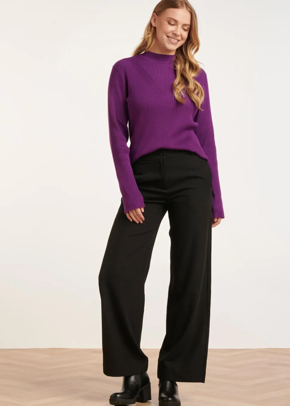 smashed_lemon_vshaped_lov_1-1.webp Smashed Lemon V-Shaped Love 60's Jumper Purple