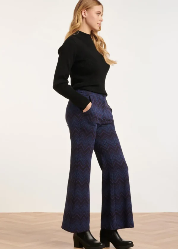 Smashed Lemon V-Shaped Love 60's Jumper Black
